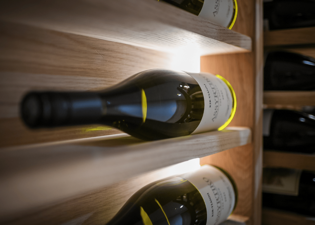 An elegant and versatile wine rack with scallop racking, designed to securely hold and showcase your wine bottles. This wine rack combines functionality and aesthetic appeal, featuring a stylish scallop pattern that adds a unique touch to your wine storage. Organize and display your collection with ease, while creating a visually stunning focal point in your home or wine cellar. Invest in this exceptional wine rack with scallop racking to elevate your wine storage experience.