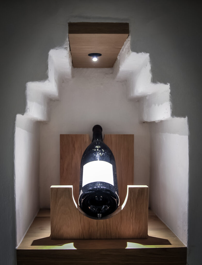 Alcove wine storage with integrated lighting